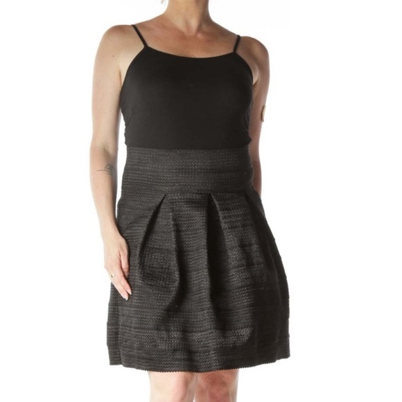 NWT Ann Taylor Black Pleated Flared Skirt Size 8 - Picture 2 of 11